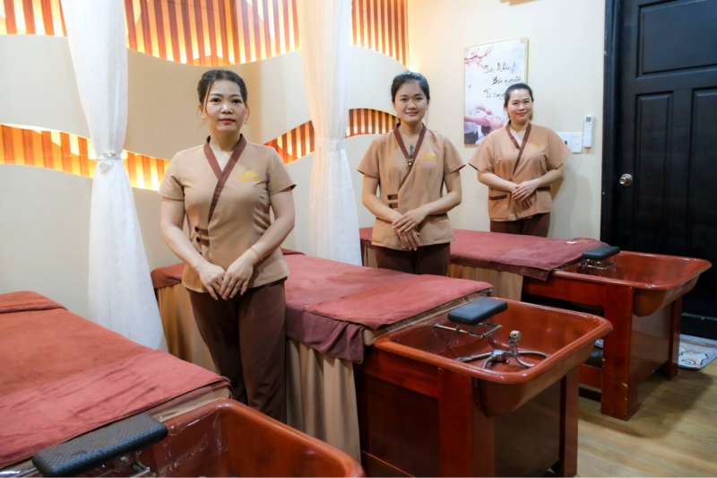 Đội ngũ kỹ thuật viên tại Queen Spa chuyên nghiệp và tận tâm